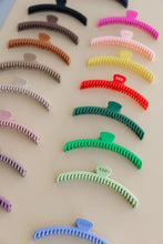 Load image into Gallery viewer, Kaxi Hold Everything Claw Clip