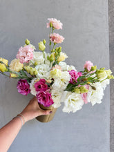 Load image into Gallery viewer, Dozen Local Lisianthus