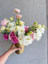 Load image into Gallery viewer, Dozen Local Lisianthus