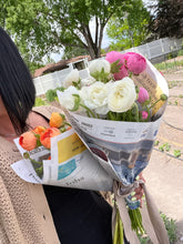 Load image into Gallery viewer, Locals Floral Wrap